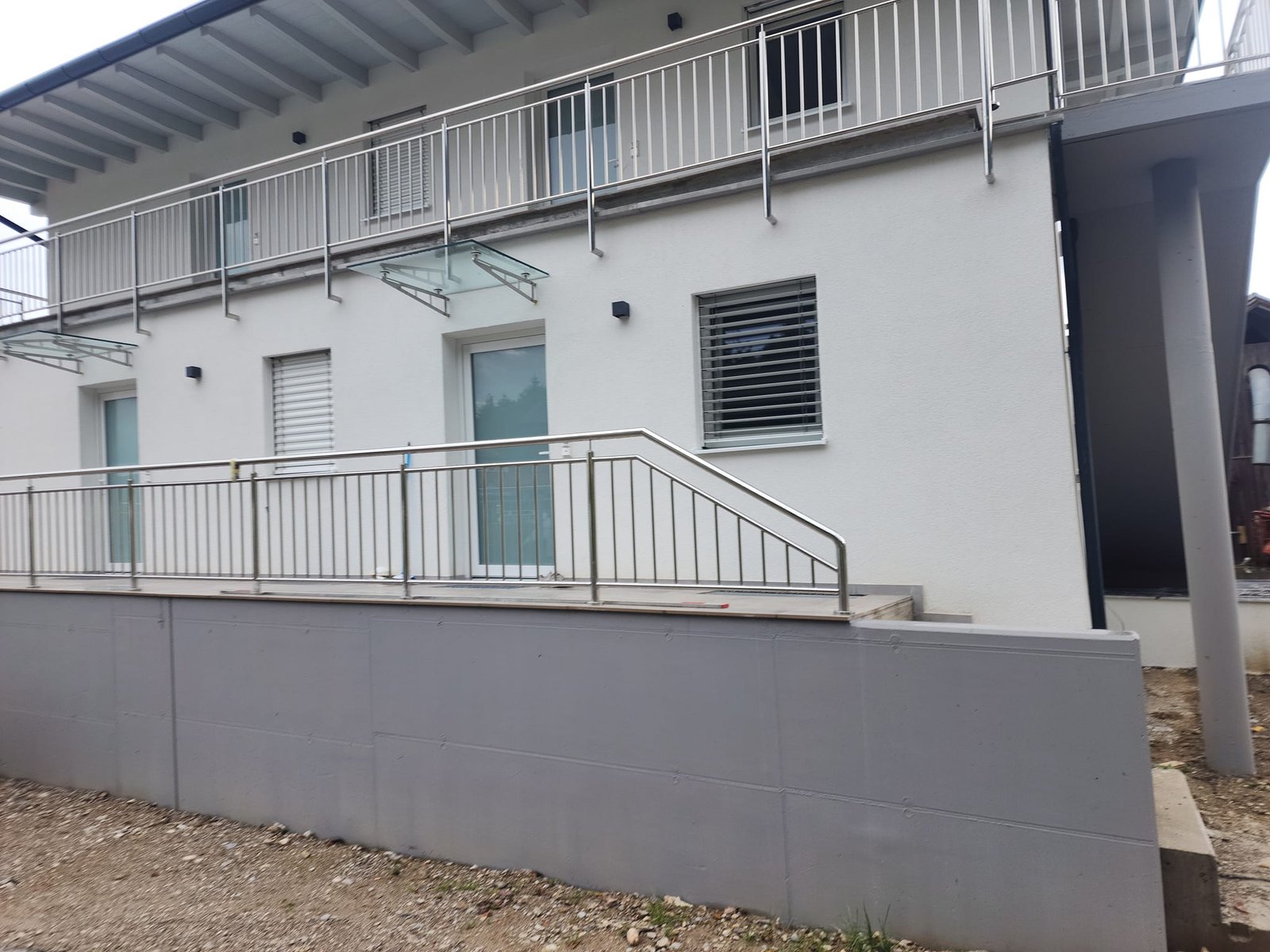 Montaža aluminijske balkonske ograde – Thalgau, Austrija